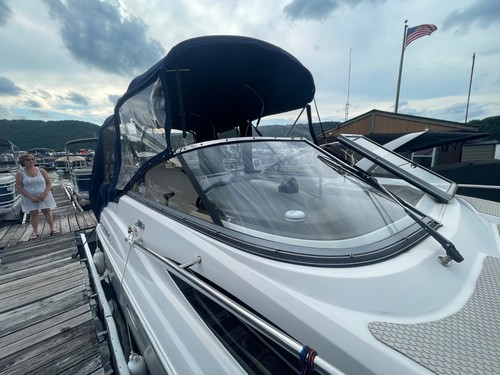 Regal boat 2565 cabin cruiser - cabin,
