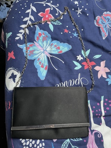 Black chained handbag - black,