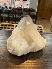 Clear quartz crystal - clear,