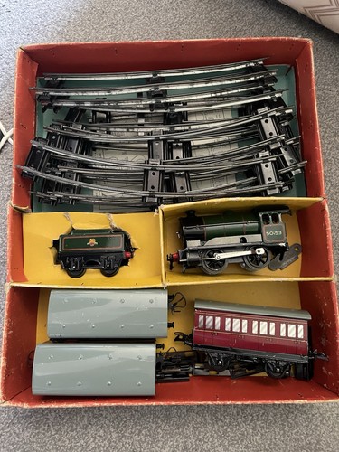 Clockwork hornby passenger set - clockwork,