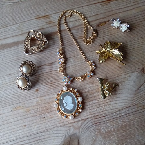 Vintage gold coloured - gold,