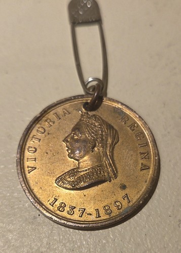 Vintage medal victoria regina - medal,