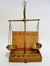 VINTAGE SET APOTHECARY BRASS