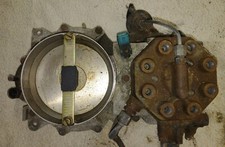 MERCEDES R107 FUEL DISTRIBUTOR  0438120062 0438100012