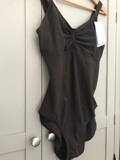 Speedo sculpture brown