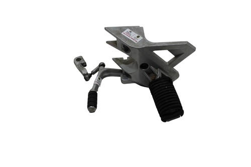Left front footrest platform - left,