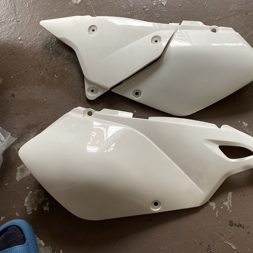Suzuki drz white - drz, rear