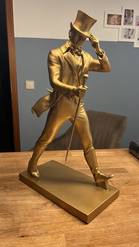 Johnnie walker figurine - johnnie,