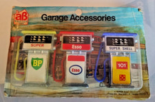aB Barton Toys Garage Accessories Patrol pumps ESSO BP Shell Vintage new sealed