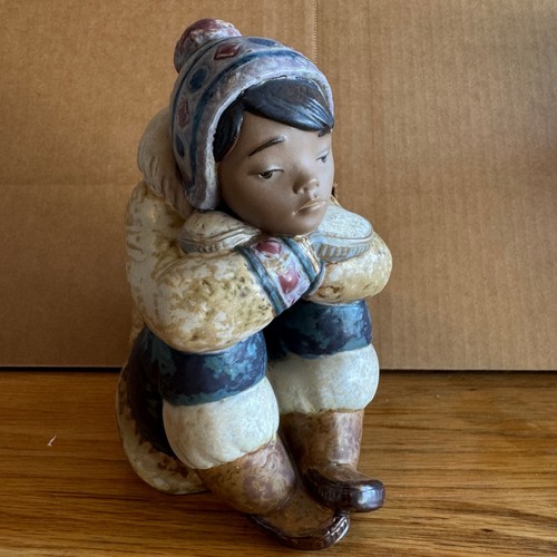 Lladro eskimo boy sitting - lladro,