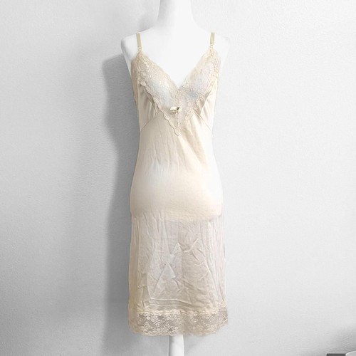 Vintage pale yellow - pale, slip