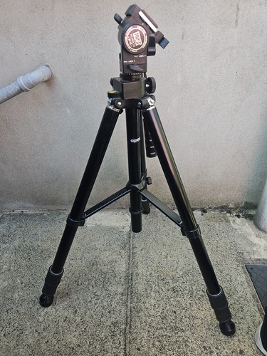 Camera tripod with fluid - tripod,