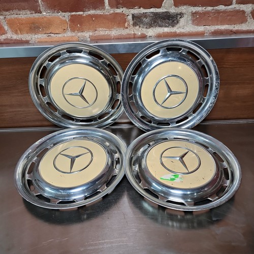 Mercedes benz w123 hubcaps - mercedes-benz,