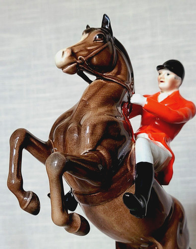 Beswick huntsman rearing - huntsman, on