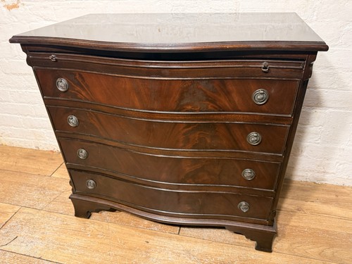 Mahogany bachelors chest - mahogany, of