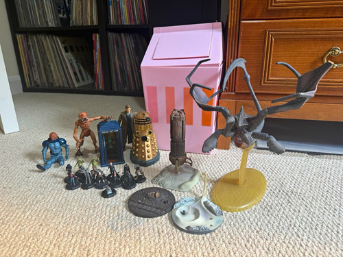 Doctor who figures bundle - doctor,