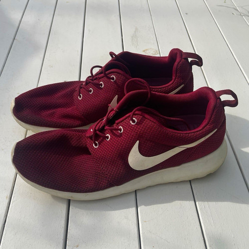 Men nike burgundy roshe - men’s,