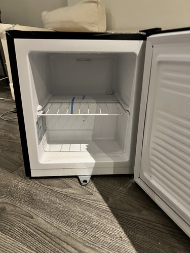 Freezer under counter - under,