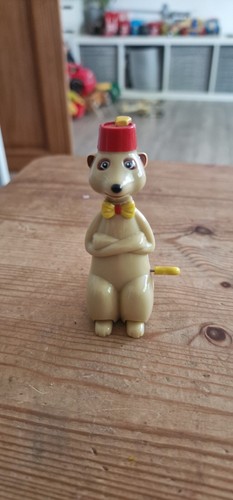 Wind racing meerkat - wind, up