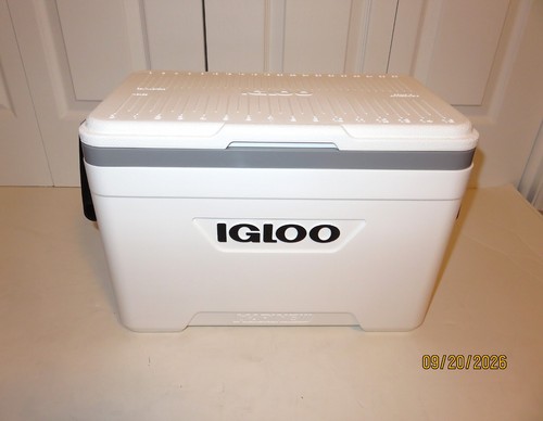 Marine hard sided cooler - qt,