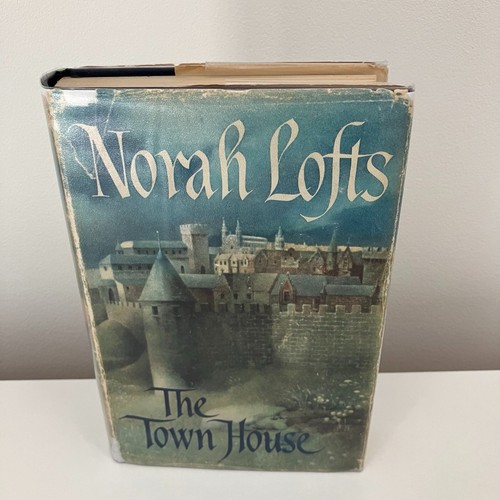 Norah lofts the town - norah,