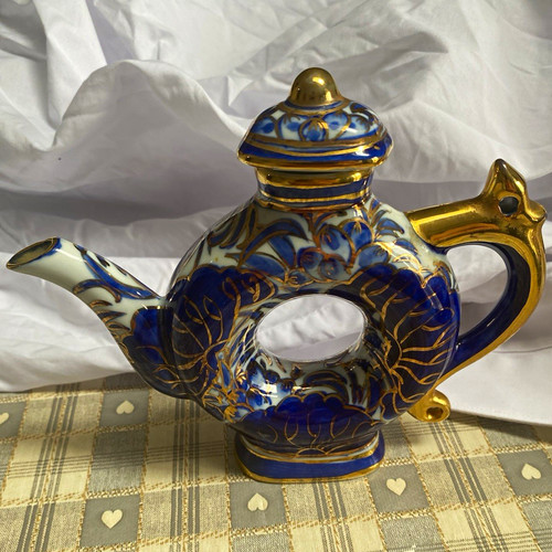 Unmarked blue white gold - unmarked, blue/white/gold