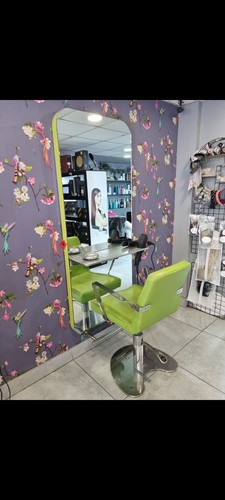 Rem salon chair and dressout
