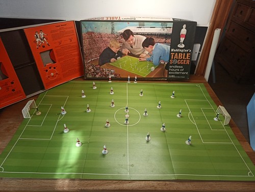 Waddingtons 1965 vintage table - 1965,