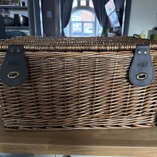 Large wicker picnic hamper - large,