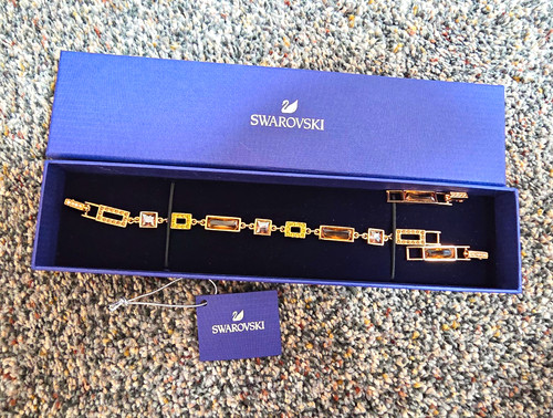 Swarovski gold tone signed - gold,