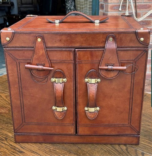 Quality hand crafted antique - hand,