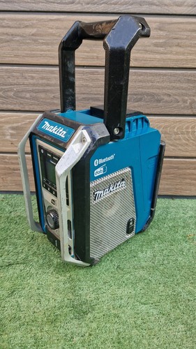 Makita dmr115 body only radio - makita,