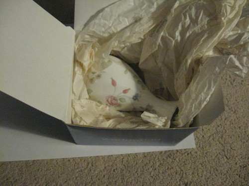 Wedgwood bone china vase - ,