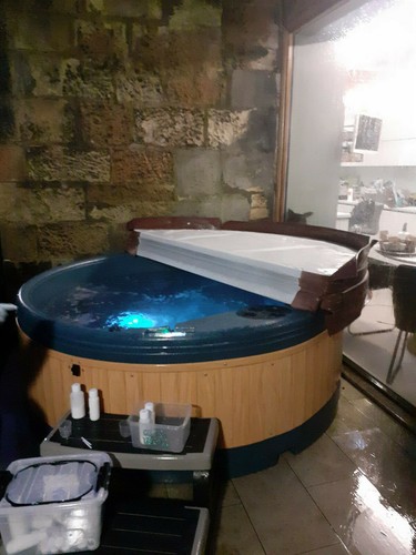 Solid hot tub - tub, glasgow