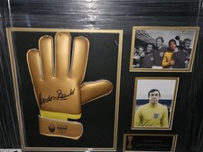 Gordon Banks England Winner Signed Autographed Goalkeeper Glove -  Framed. COA