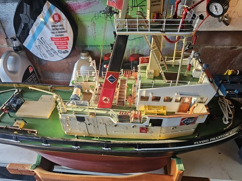 Flying phantom tug model - tug, rc