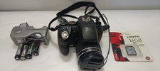 Fuji FinePix D-SLR style HS10