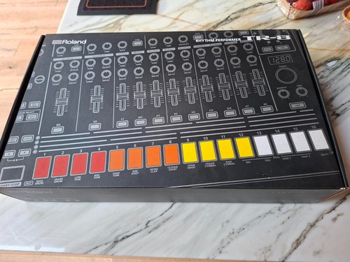 Roland aira rhythm - aira, tr-8