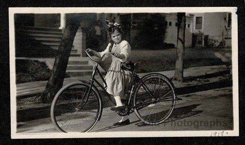 1919 little kid - kid/girl, bike