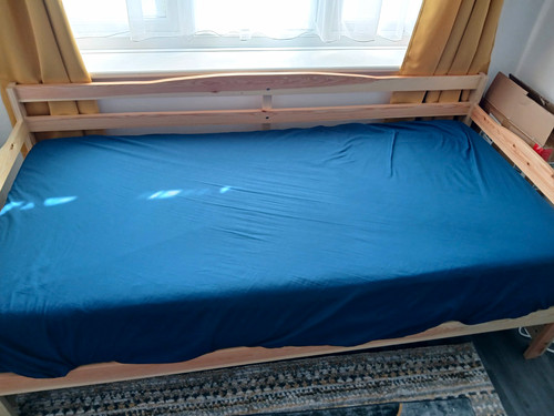 Single light wood daybed - light,