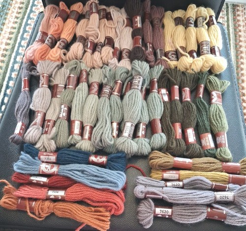 Mixed colours skeins of - colours,