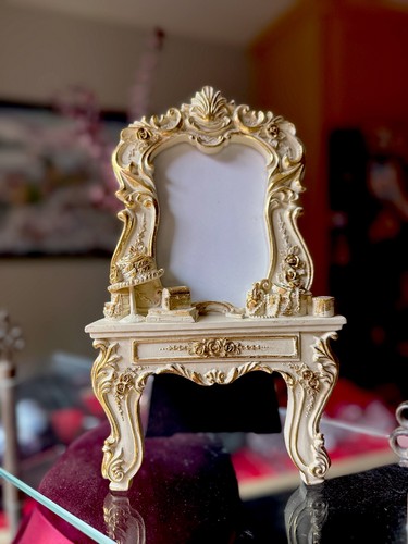 Victorian style dresser photo - style,