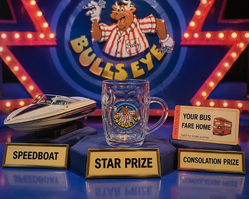 Official bullseye show pint - bullseye, tv