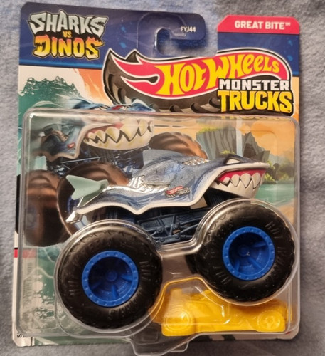 Hot wheels monster trucks 64 - hot,