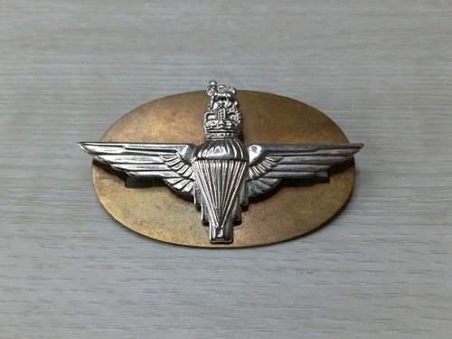 Parachute regiment beret badge - parachute,
