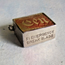 VINTAGE SILVER OLD BRITISH TEN SHILLING NOTE IN BOX CHARM