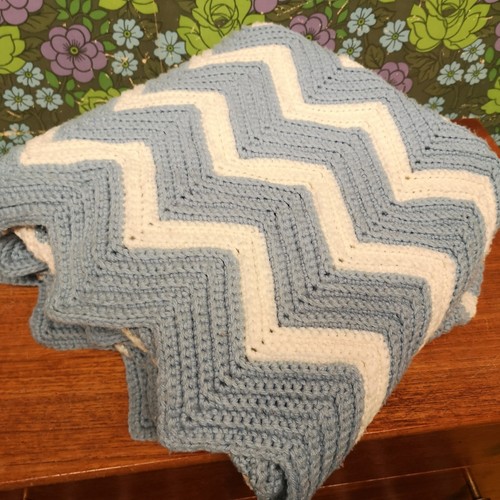 Blue white zig - white, zag
