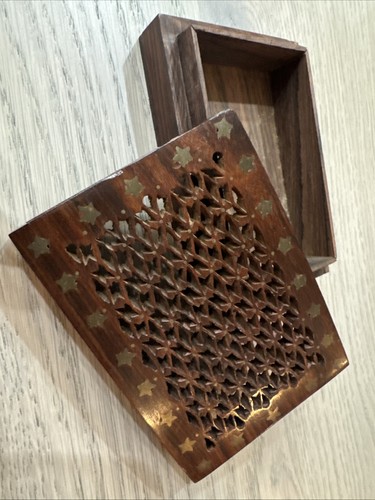 Jali hand carved lattice - hand-carved,
