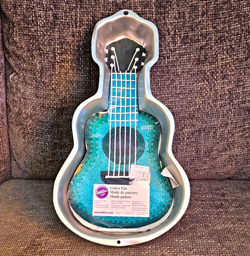 Wilton guitar pan - cake, tin