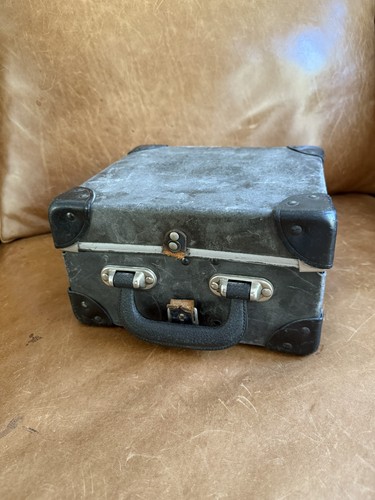 Vintage small utility trunk - small,
